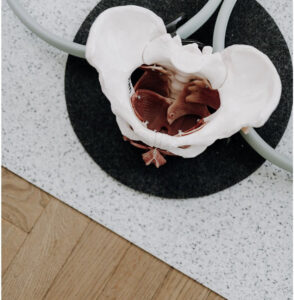 Verspannter_Beckenboden_Ursache_für_Beschwerden